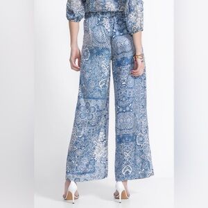 NWT Johnny Was Lauchlen Wide Leg Pants Womens Medium Silk Blend Blue Denim Print
